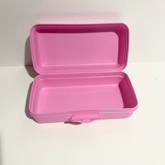 Hello Kitty x Tupperware Small‎ Container - Picture 7 of 10